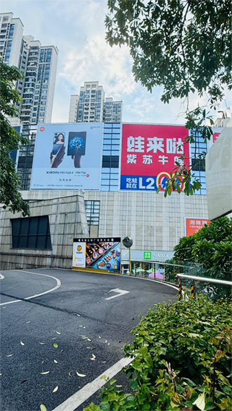 商場(chǎng)外墻廣告巨幅是什么材質(zhì)？